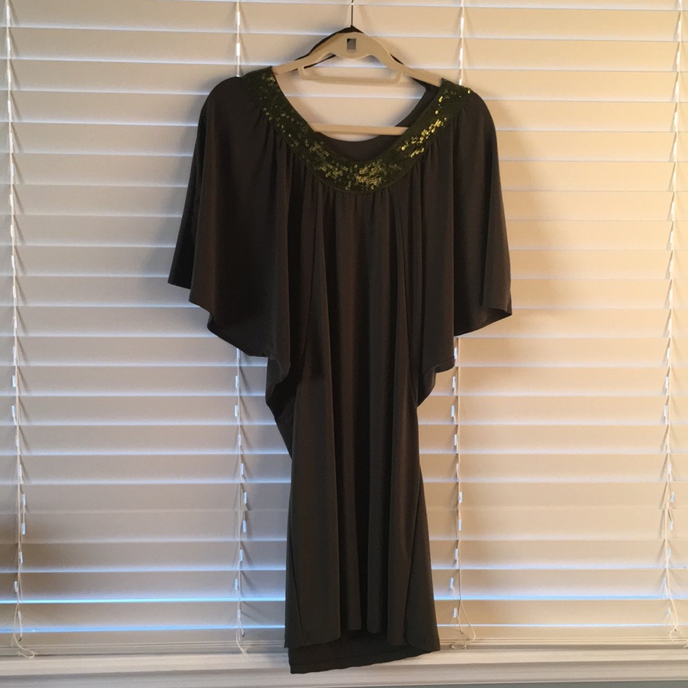 Green dress with green sequin neckline, Favé, Sm.